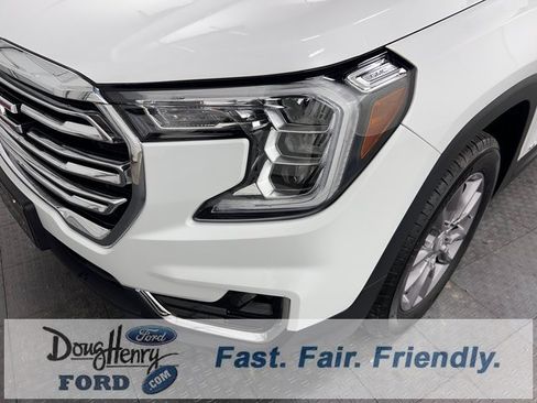 Used 2024 GMC Terrain SLT image 10