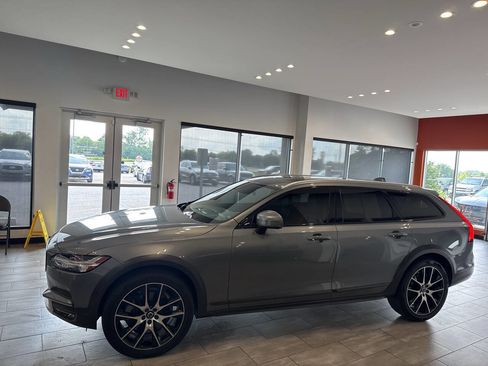 Used 2020 Volvo V90 T6 Cross Country AWD/4WD image 8