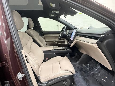 Used 2025 Volvo EX90 Ultra AWD/4WD image 38