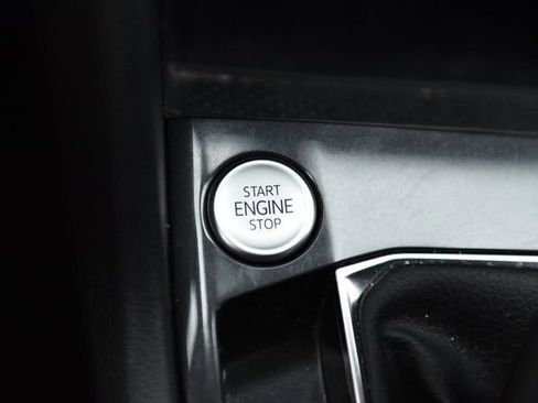 Certified 2024 Volkswagen Tiguan SE AWD/4WD image 17