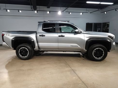 Used 2024 Toyota Tacoma TRD Off-Road AWD/4WD image 8