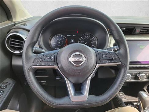 Used 2024 Nissan Kicks SV w/ Interior Electronics Package FWD image 18