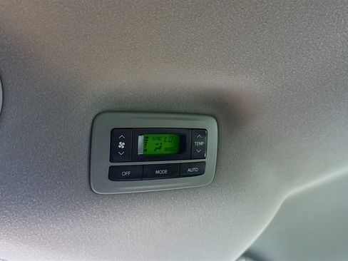 Used 2013 Toyota Sienna LE image 22