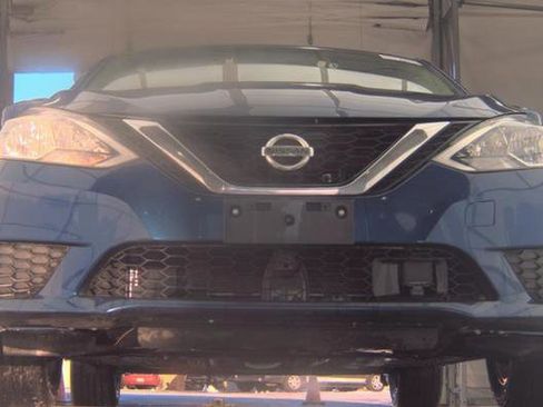 Used 2019 Nissan Sentra SV image 2