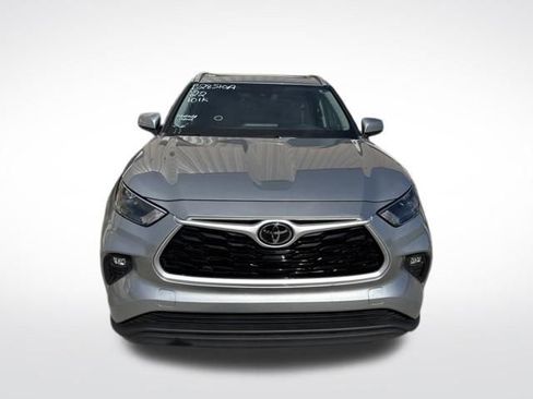 Used 2022 Toyota Highlander XLE FWD image 8