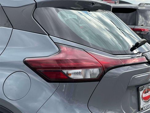 Certified 2023 Nissan Kicks SR image 9