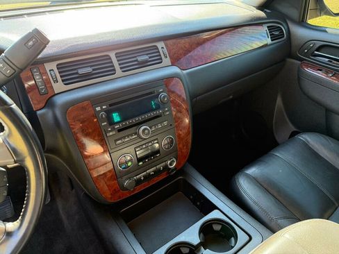 Used 2014 Chevrolet Suburban LT w/ Luxury Package image 27