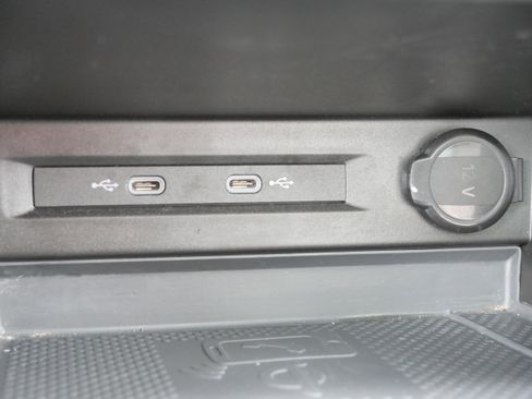 Certified 2021 Volkswagen Tiguan SE R-Line image 29