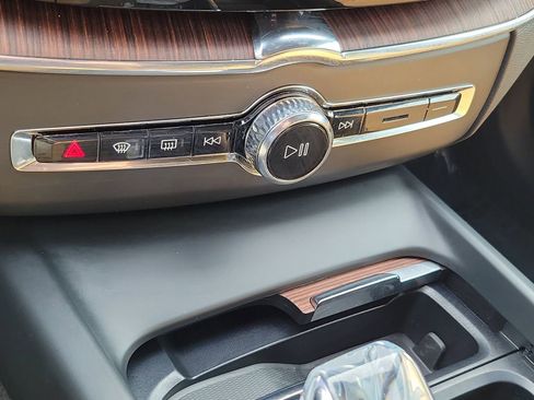 Used 2023 Volvo XC60 B5 Ultimate w/ Protection Package Premier image 31