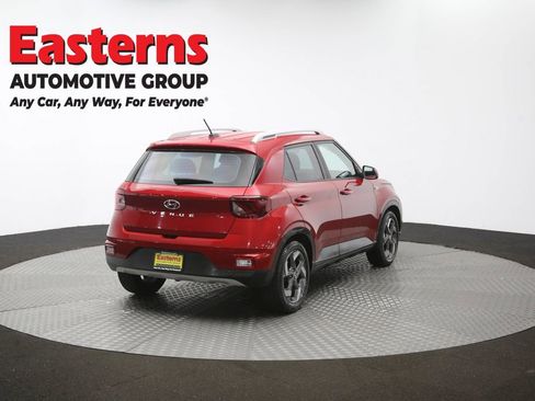 Used 2023 Hyundai Venue Limited FWD image 40