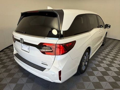 Used 2025 Honda Odyssey Touring image 6