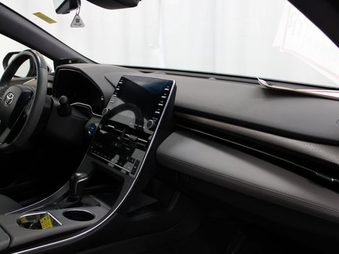 Used 2020 Toyota Avalon Limited image 26