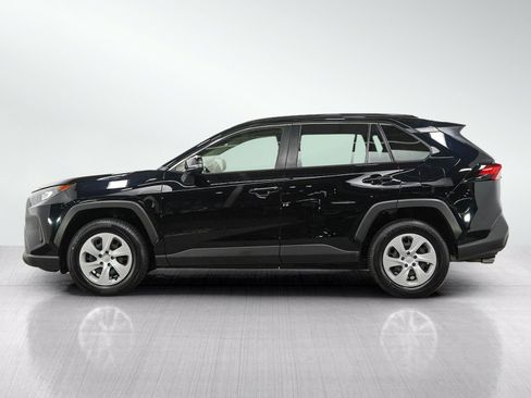Used 2019 Toyota RAV4 LE AWD/4WD image 2