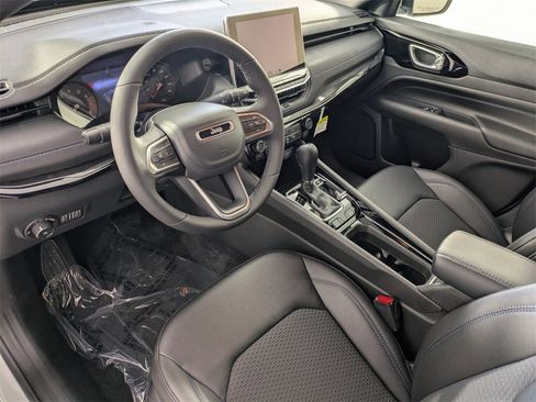 New 2026 Jeep Compass Latitude image 10