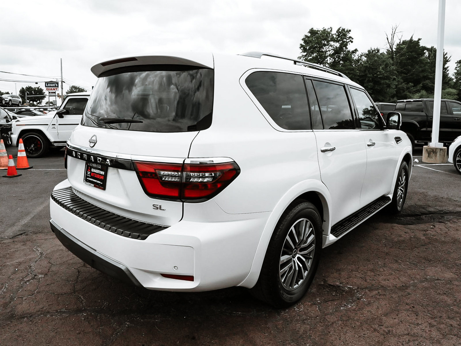 Used 2023 Nissan Armada SL w/ Captain's Chairs Package AWD/4WD image 6