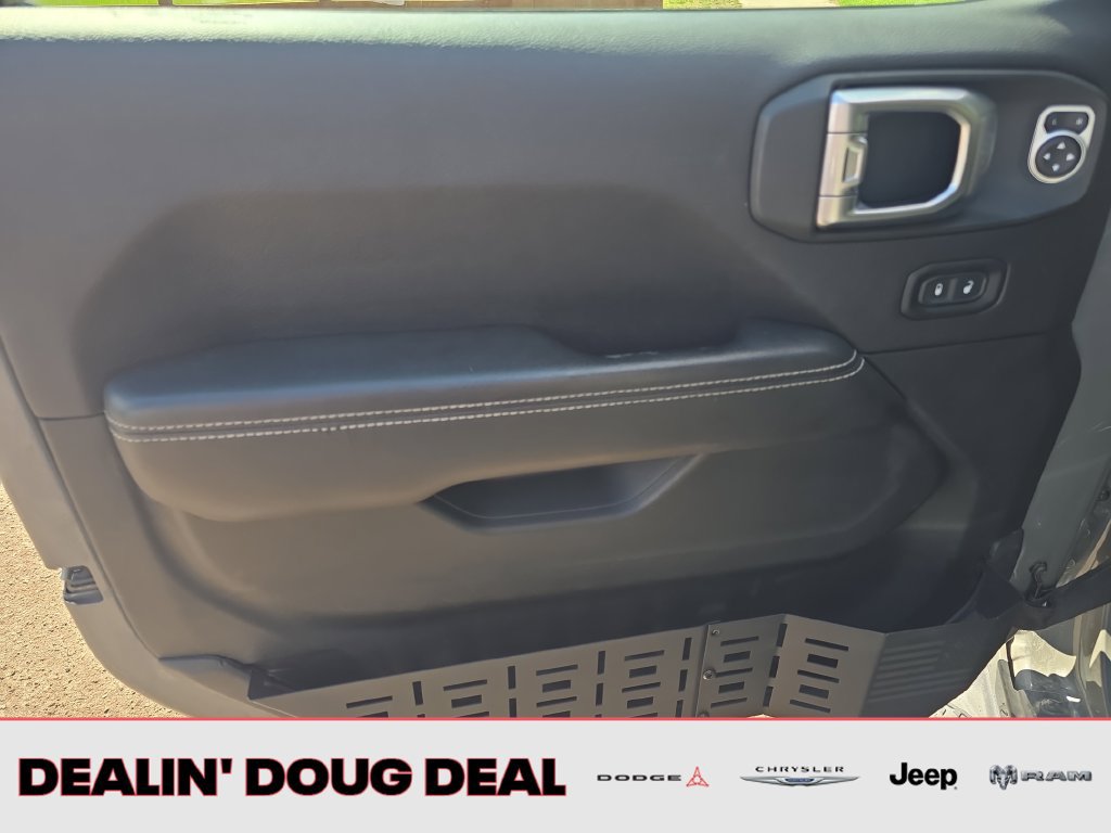 Used 2020 Jeep Gladiator Overland AWD/4WD image 10
