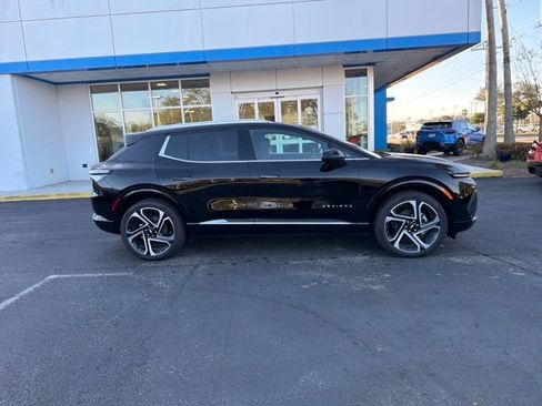 New 2026 Chevrolet Equinox EV LT image 17