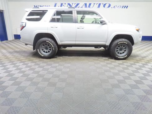 Used 2021 Toyota 4Runner SR5 AWD/4WD image 3