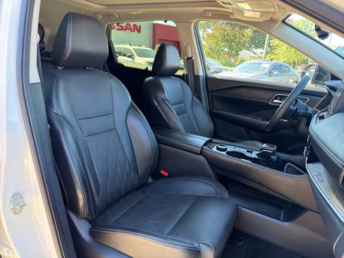 Used 2024 Nissan Rogue Platinum w/ Platinum Premium Package AWD/4WD image 21
