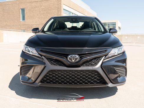 Used 2019 Toyota Camry SE w/ Convenience Package image 2