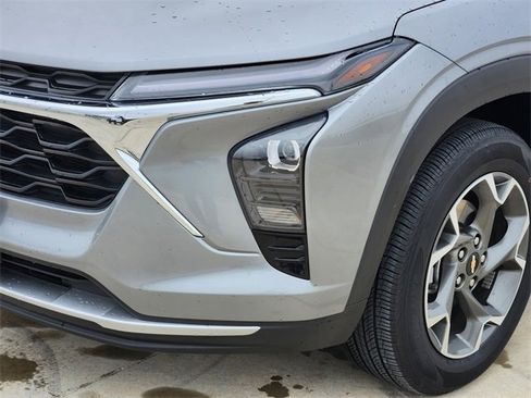 Certified 2024 Chevrolet Trax LT w/ Sunroof Package image 9