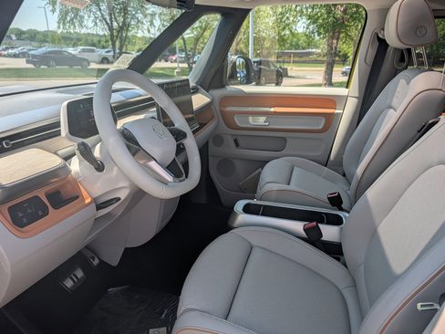 New 2025 Volkswagen ID. Buzz 1st Edition AWD/4WD image 6