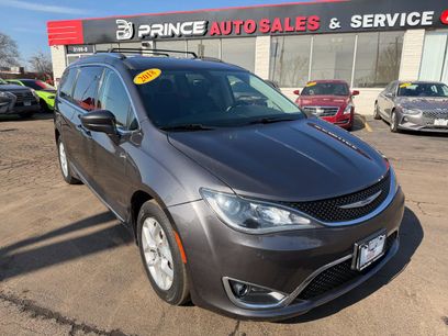 Used 2018 Chrysler Pacifica Touring-L w/ Tire & Wheel Group