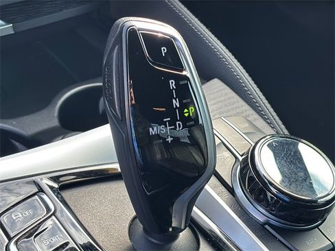 Used 2023 BMW M550i xDrive w/ Dynamic Handling Package image 34