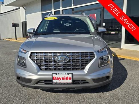 Used 2025 Hyundai Venue SEL FWD image 4