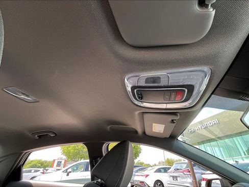 Used 2024 Hyundai Elantra SEL image 32