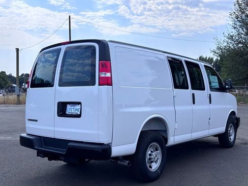 New 2025 Chevrolet Express 3500 Work Van w/ Driver Convenience Package image 17