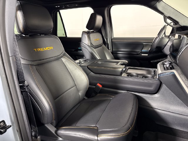 Used 2025 Ford Expedition Tremor AWD/4WD image 11