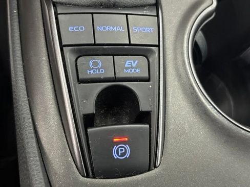 Used 2022 Toyota Camry SE FWD image 30