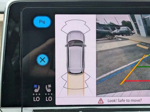 Used 2024 Volkswagen Atlas SE w/ Panoramic Sunroof Package FWD image 29