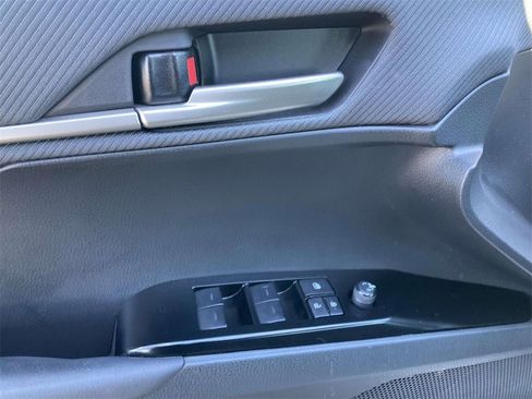 Used 2025 Toyota Camry SE image 11