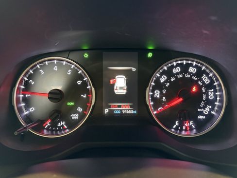 Used 2021 Toyota RAV4 XLE image 14