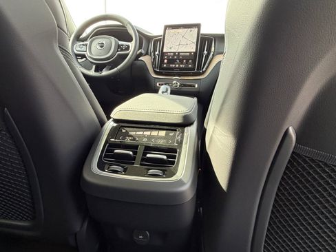 New 2026 Volvo XC60 B5 Ultra image 11