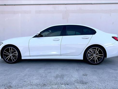 Used 2022 BMW 330i Sedan w/ M Sport Package RWD image 3