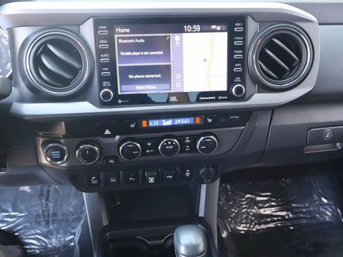 Used 2021 Toyota Tacoma TRD Off-Road w/ TRD Premium Off Road Package AWD/4WD image 10