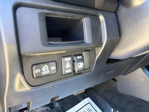 Used 2017 Toyota Tacoma TRD Off-Road w/ Premium & Technology Package image 27