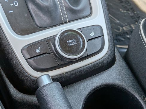 Used 2022 Hyundai Venue Limited FWD image 30