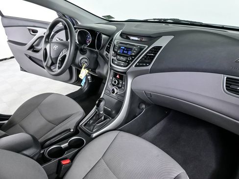 Used 2014 Hyundai Elantra SE image 20