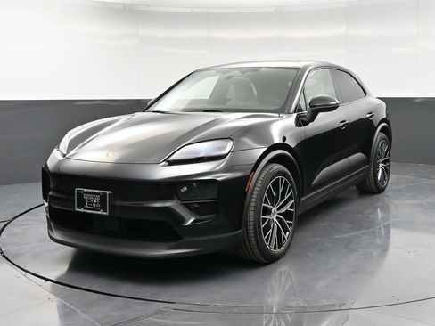 Certified 2025 Porsche Macan 4S Electric image 6