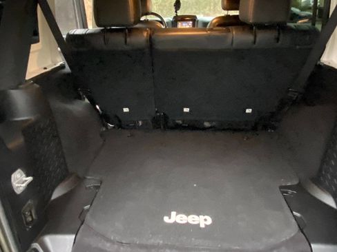 Used 2015 Jeep Wrangler Unlimited Rubicon w/ Connectivity Group image 41