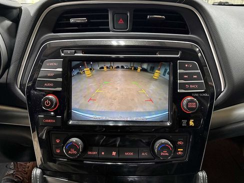 Used 2023 Nissan Maxima SV FWD image 23