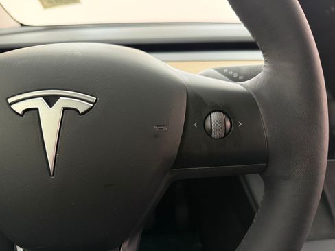 Used 2023 Tesla Model Y Long Range AWD/4WD image 28