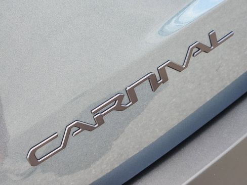 Used 2025 Kia Carnival SX w/ SX Dark Edition Package FWD image 12