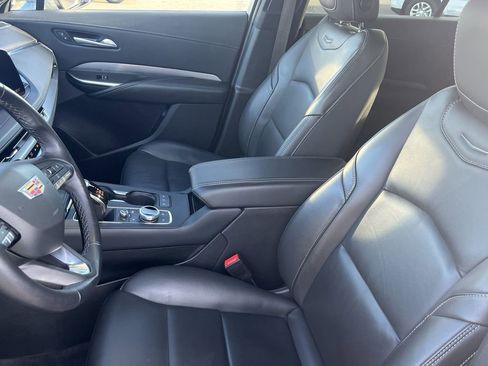 Used 2025 Cadillac XT4 Premium Luxury image 11