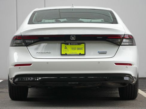 Used 2024 Honda Accord Touring image 10