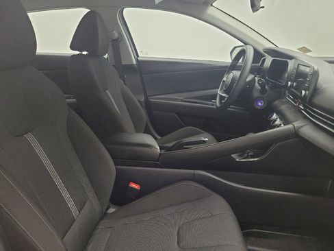 Used 2025 Hyundai Elantra SE FWD image 21